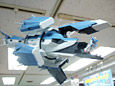 バンダイ「ガンダムコレクション 1/400 プトレマイオス(初回版)」のサンプルを宙釣りで展示