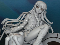 世界観を感じさせるビネット風台座も豪華！ファット・カンパニー「ダンガンロンパ 霧切響子」の原型【キャラホビ2013】