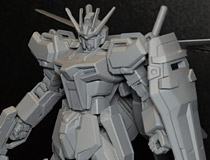 バンダイ「HGCE エールストライクガンダム」の無彩色サンプル【第53回ホビーショー】