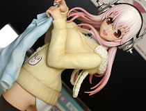 「ラブライブ！」「すーぱーそに子 そに子」「進撃の巨人」など フリューブース新作プライズ特集【第34回プライズフェア】