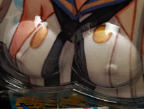 けっこうくっきり凸ってます。「立体マウスパッド凸(とつ) 艦隊これくしょん 島風」の実物サンプル【宮沢展示会32】