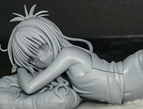 チラパンな寝そべりポーズで立体化！アルター「To Loveる-とらぶる-ダークネス 結城美柑」の無彩色原型【メガホビ2013秋】