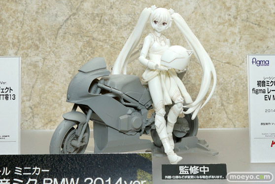 レーシングミク2013Ver.　初音ミクプロジェクト　figma　レーシングミク2013　EV　MIRAI　Ver.＆ex:ride　SPride05 TT零13　組み合わせ例01