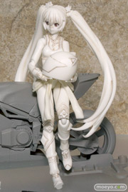 レーシングミク2013Ver.　初音ミクプロジェクト　figma　レーシングミク2013　EV　MIRAI　Ver.　02