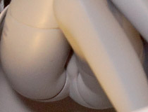 【アニメジャパン2014】足を組んだセクシーポーズ！アニプレックス+「劇場版　魔法少女まどか☆マギカ　[新編]　反逆の物語　暁美ほむら　悪魔Ver.」無彩色サンプル