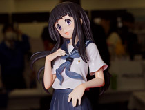 【宮沢展示会33】制服姿では初の立体化！クレイズ「氷菓 千反田える」　新作フィギュア彩色サンプル
