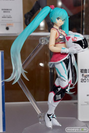 マックスファクトリー　レーシングミク2013　初音ミクGTプロジェクト　figma　レーシングミク2013　EV　MIRAIver.　全身　02