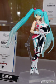 マックスファクトリー　レーシングミク2013　初音ミクGTプロジェクト　figma　レーシングミク2013　EV　MIRAIver.　全身　03