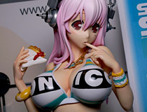  【WF2014夏】すーぱーそに子が巨大ソフビ完成品フィギュアで登場！エクスプラスブース新作フィギュア特集