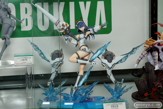 コトブキヤのソード＆ウィザーズ 覇剣の皇帝と七星の姫騎士 雪城冬華のフィギュアサンプル展示画像02