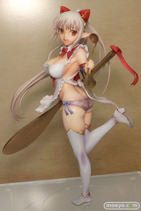 ホビージャパンのクイーンズブレイド リベリオン　召喚士アルドラのフィギュアサンプル展示の様子画像01