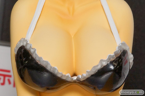 アイズ・プロジェクトの一騎当千 Extravaganza Epoch 呂布奉先 Beach Ver. ブラック(宮沢模型流通限定品)のフィギュアサンプル画像06