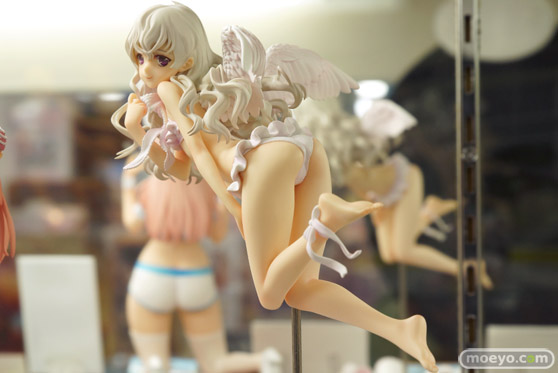 秋葉原での新作フィギュアサンプル展示の様子　ミク　そに子　ラブライブ16
