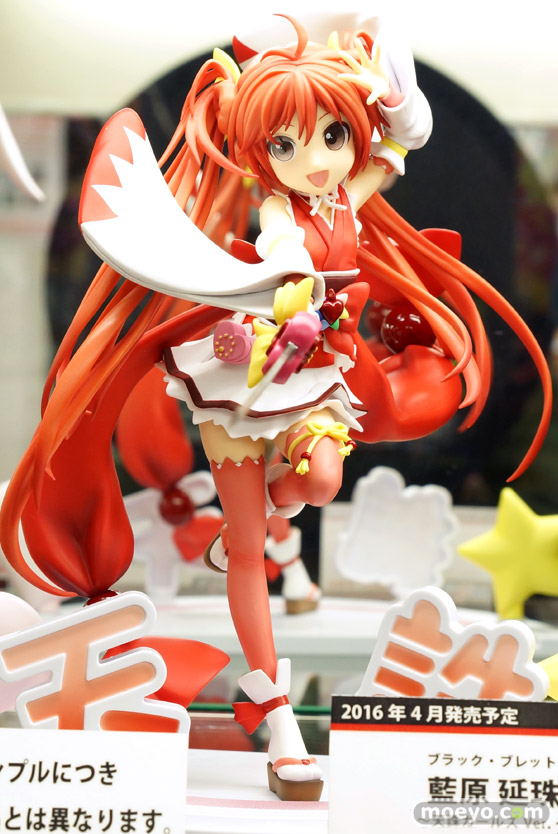 秋葉原での新作フィギュアサンプル展示の様子　ミク　そに子　ラブライブ32