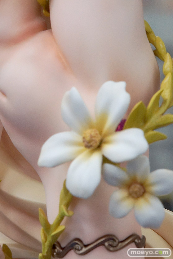 秋葉原での新作フィギュア展示の様子 花の妖精さん マリア・ベルナール 03