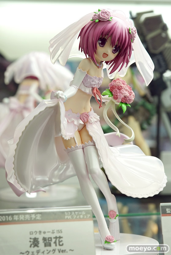 プラムの新作フィギュアロウきゅーぶ！SS 湊智花 ～ウェディングVer.～のサンプル展示の様子画像02