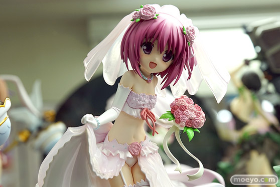 プラムの新作フィギュアロウきゅーぶ！SS 湊智花 ～ウェディングVer.～のサンプル展示の様子画像04
