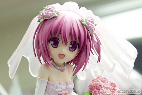 プラムの新作フィギュアロウきゅーぶ！SS 湊智花 ～ウェディングVer.～のサンプル展示の様子画像05