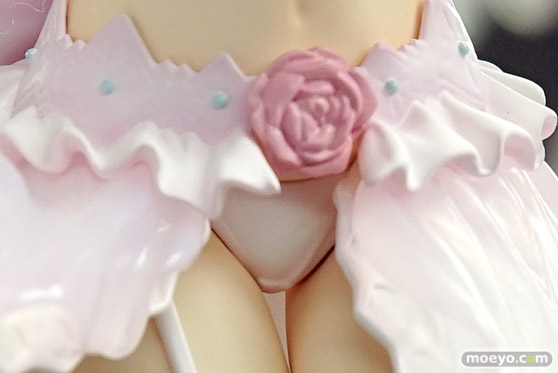 プラムの新作フィギュアロウきゅーぶ！SS 湊智花 ～ウェディングVer.～のサンプル展示の様子画像08