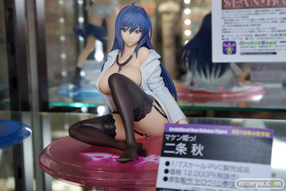 秋葉原での新作美少女フィギュアサンプル展示の様子 二条秋　小猫　ISバニー01