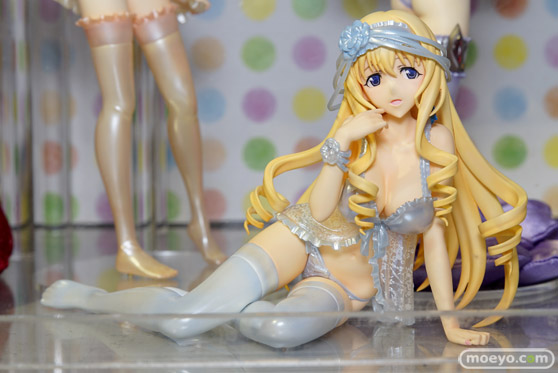 秋葉原での新作美少女フィギュアサンプル展示の様子 二条秋　小猫　ISバニー08