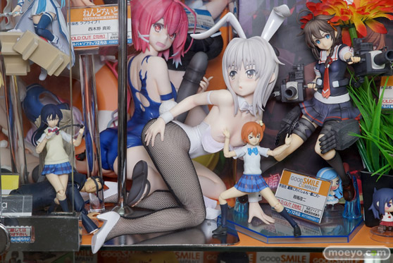 秋葉原での新作美少女フィギュアサンプル展示の様子 二条秋　小猫　ISバニー09