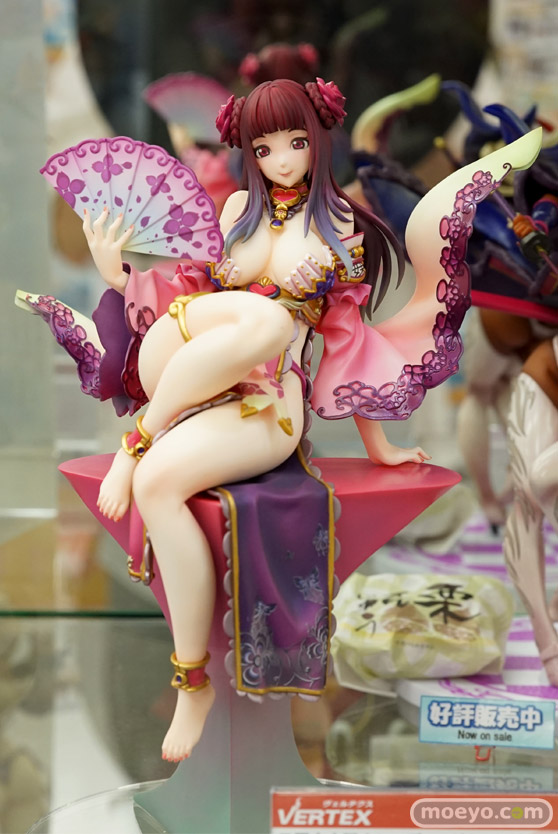 秋葉原での新作美少女フィギュアサンプル展示の様子 二条秋　小猫　ISバニー21