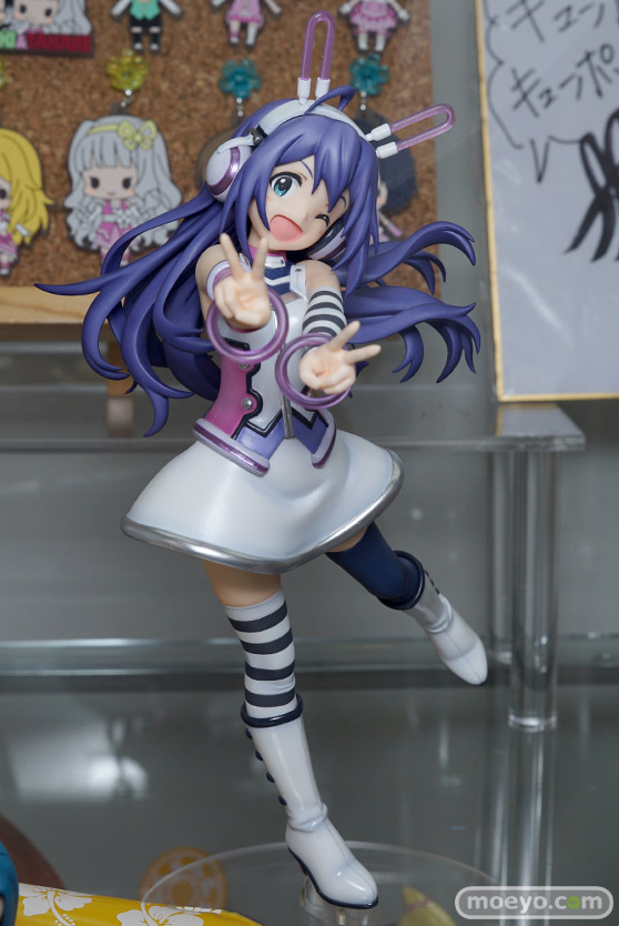 秋葉原での美少女フィギュアサンプル展示の様子　すーぱーそに子～カウガール～01