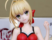 フレア新作フィギュア「Fate/EXTRA CCC セイバー 深紅の現代衣装」予約開始！【宮沢展示会37】