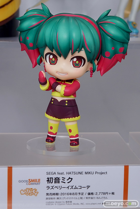 ニコニコ超会議2016のグッドスマイルカンパニーブースの新作フィギュア展示の様子画像21