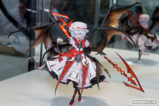 キューズQの東方Project レミリア・スカーレット［紅魔城伝説版］の新作フィギュア彩色サンプル展示の様子04