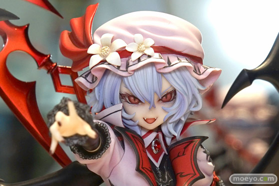 キューズQの東方Project レミリア・スカーレット［紅魔城伝説版］の新作フィギュア彩色サンプル展示の様子06