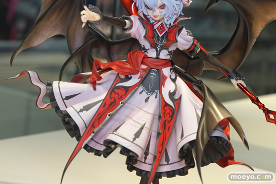 キューズQの東方Project レミリア・スカーレット［紅魔城伝説版］の新作フィギュア彩色サンプル展示の様子07