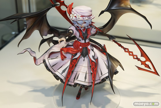 キューズQの東方Project レミリア・スカーレット［紅魔城伝説版］の新作フィギュア彩色サンプル展示の様子08