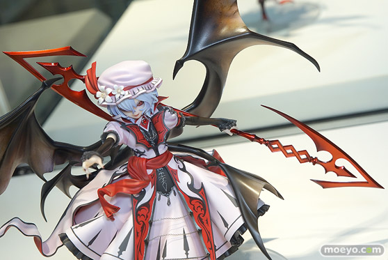 キューズQの東方Project レミリア・スカーレット［紅魔城伝説版］の新作フィギュア彩色サンプル展示の様子09