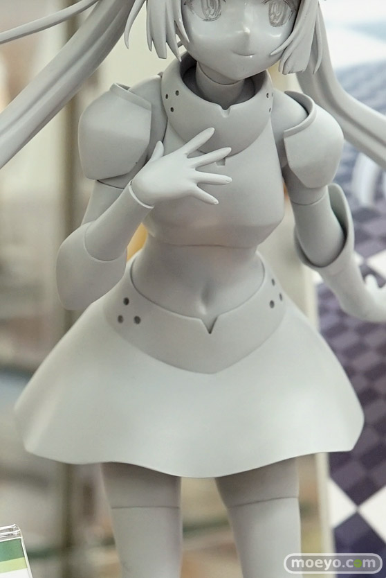 ベルファインのミス・モノクロームの新作フィギュア無彩色サンプル展示の様子07