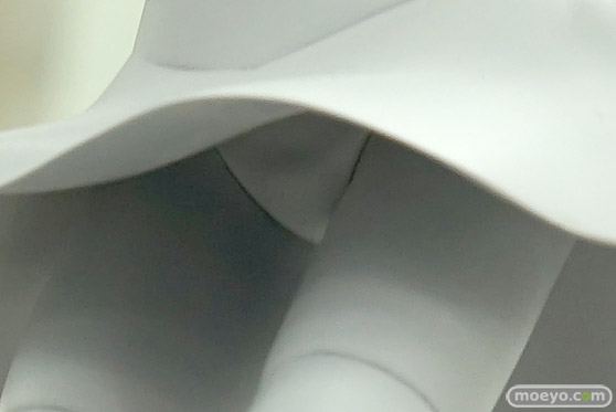 ベルファインのミス・モノクロームの新作フィギュア無彩色サンプル展示の様子10