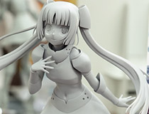 ベルファイン新作フィギュア「ミス・モノクローム」無彩色サンプルがボークスホビー天国で展示！