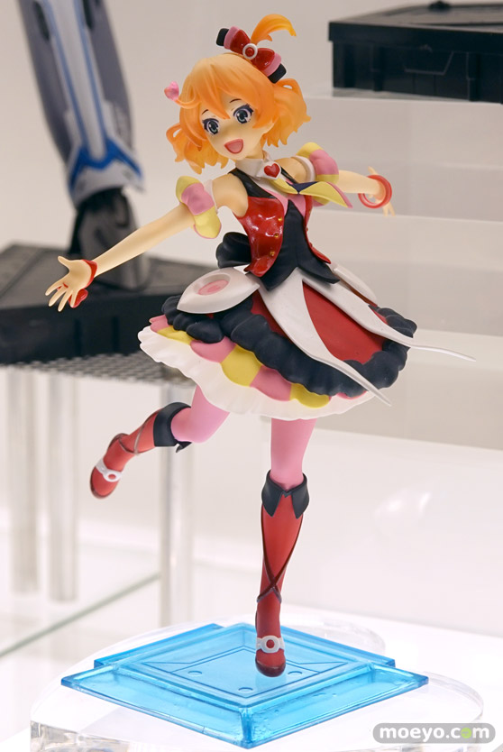 魂フィーチャーズ2016のマクロスシリーズ新作展示の様子画像　フレイア03