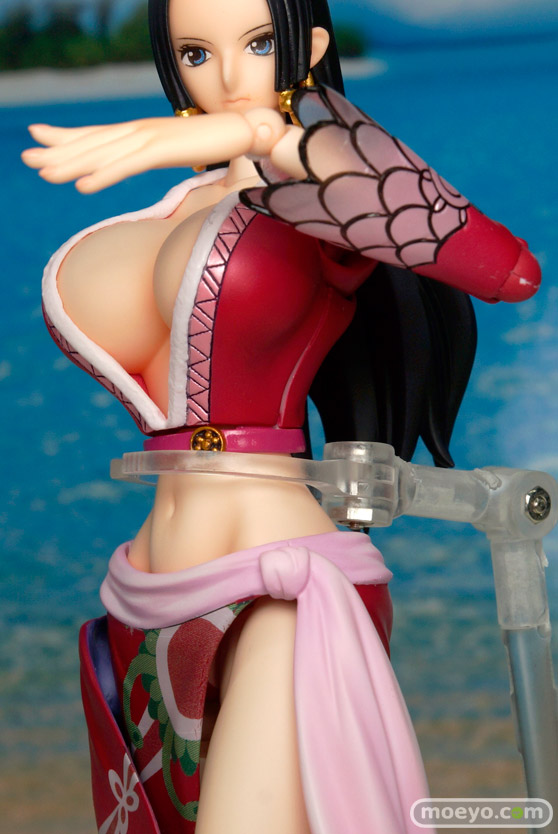 たしぎ　ナミ　ハンコックなどメガホビEXPO 2015 Springのメガハウスのワンピース新作フィギュア展示の様子14