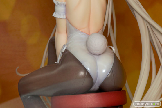 ラウラ＆シャル　安原絵麻　春日野穹　園田海未　などメガホビEXPO 2015 Springのアルターの新作フィギュア展示の様子10