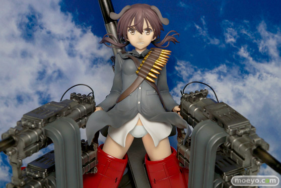 ラウラ＆シャル　安原絵麻　春日野穹　園田海未　などメガホビEXPO 2015 Springのアルターの新作フィギュア展示の様子25