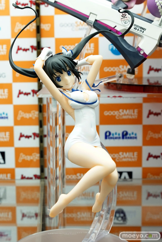 秋葉原の美少女フィギュア展示の様子　エルザ　プリンツ　ピンナップガール18