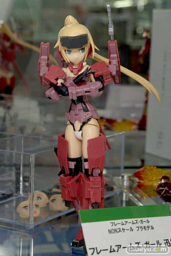 秋葉原の新作フィギュア展示の様子画像03