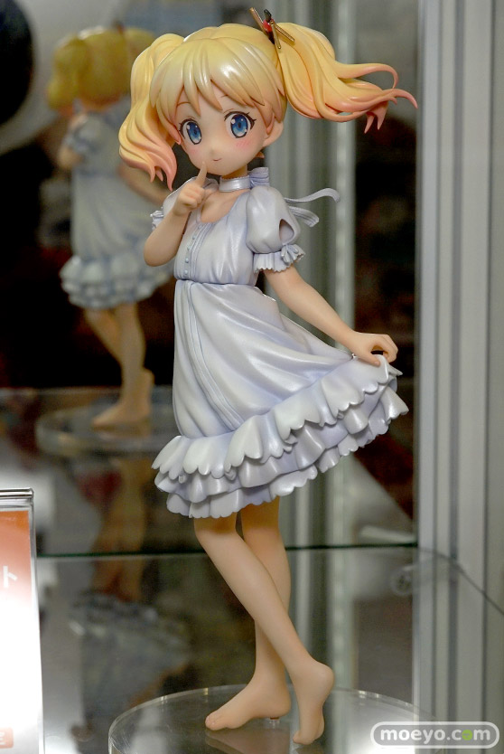 ビスマルク　白　ラビリス　など秋葉原での新作フィギュア展示の様子07