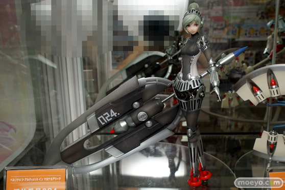 ビスマルク　白　ラビリス　など秋葉原での新作フィギュア展示の様子09