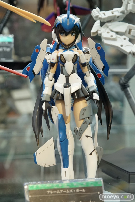 ビスマルク　白　ラビリス　など秋葉原での新作フィギュア展示の様子21