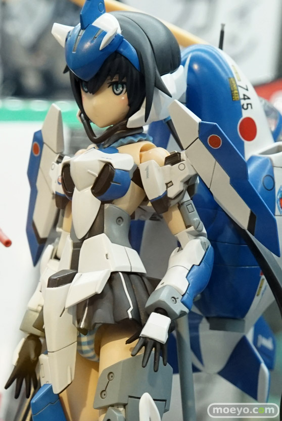ビスマルク　白　ラビリス　など秋葉原での新作フィギュア展示の様子22