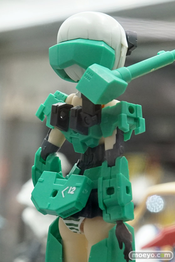 ビスマルク　白　ラビリス　など秋葉原での新作フィギュア展示の様子25