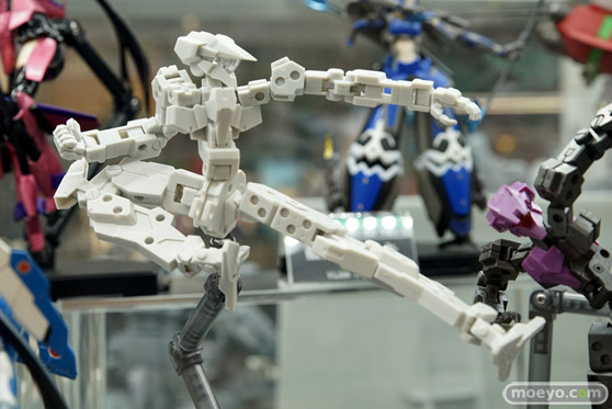 ビスマルク　白　ラビリス　など秋葉原での新作フィギュア展示の様子27